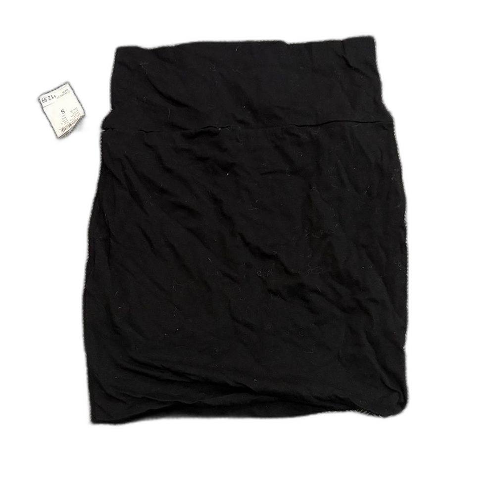 Chic black mini skirt by Active Basic. Perfect for casual outings.